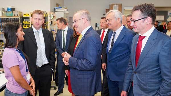 Prime Minister Anthony Albanese visits APQRC labs and speaks with research members