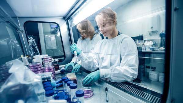 Physics PhD student Elette Engels in lab