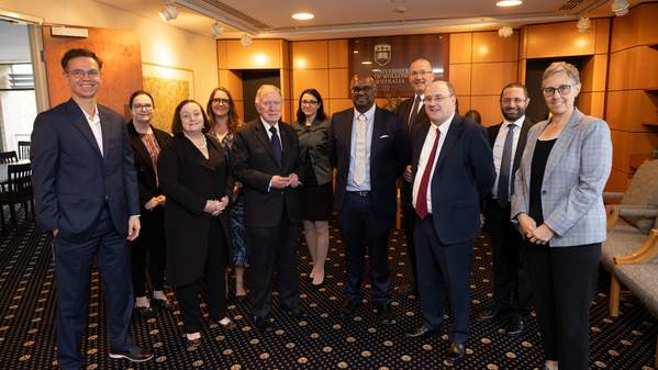 Justice Michael Kirby poses with the team of UOW executives, including UOW Vice-Chancellor Professor Patricia M Davidson