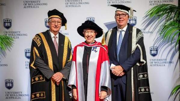 ý of ý Chancellor Mr Michael Still with Governor of New South Wales, Her Excellency the Honourable Margaret Beazley AC KC, and UOW Interim Vice-Chancellor and President Professor John Dewar AO