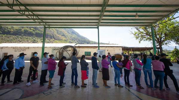 People queue up to vote in the 2021 Mexican elections