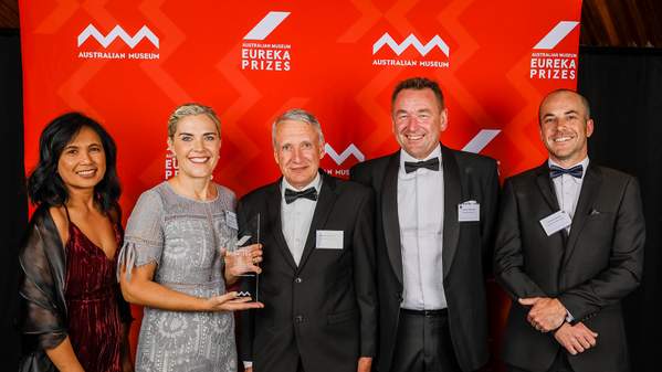 Blue Carbon Horizons team with the award
