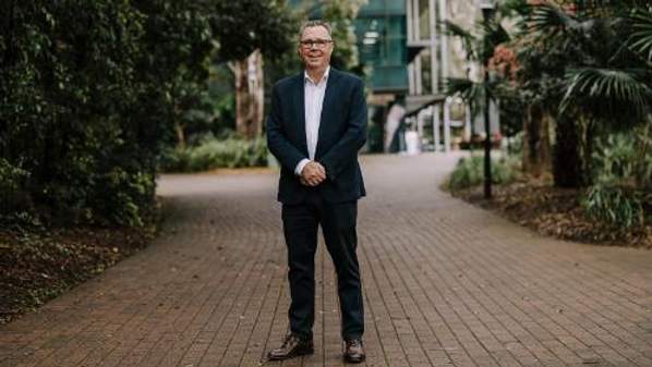 UOW Interim Vice-Chancellor and President Professor John Dewar AO on the Ƶapp campus.