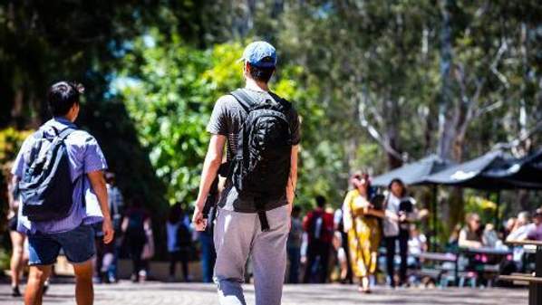 Students walking on UOW's Ƶapp Campus on a sunny day.