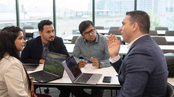 Students in a tutorial at Sydney Business School, UOW