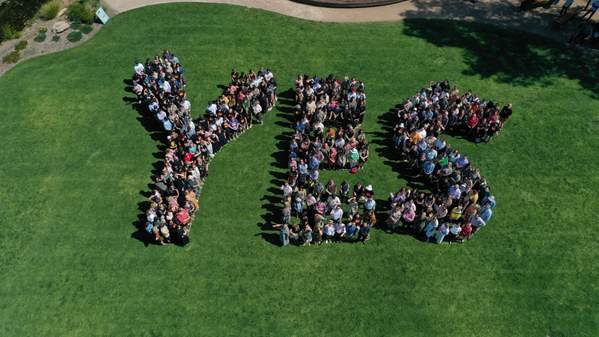 Hundreds of UOW staff form a giant Yes on the lawns of Ƶapp campus. Photo: Tad Souden