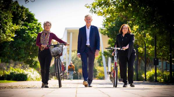 UOW VC Patricia Davidson, Dean Della Valle and Juliana Peloche