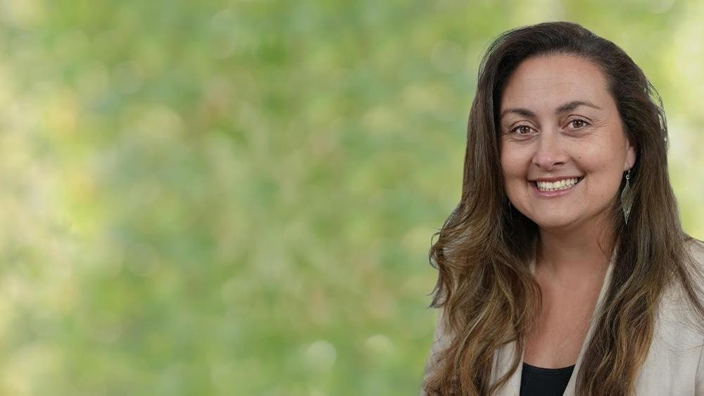 UOW graduate, Sandra Pires, smiling at camera