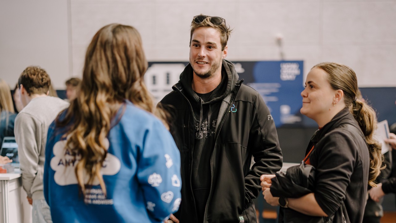 Student speaking with UOW staff