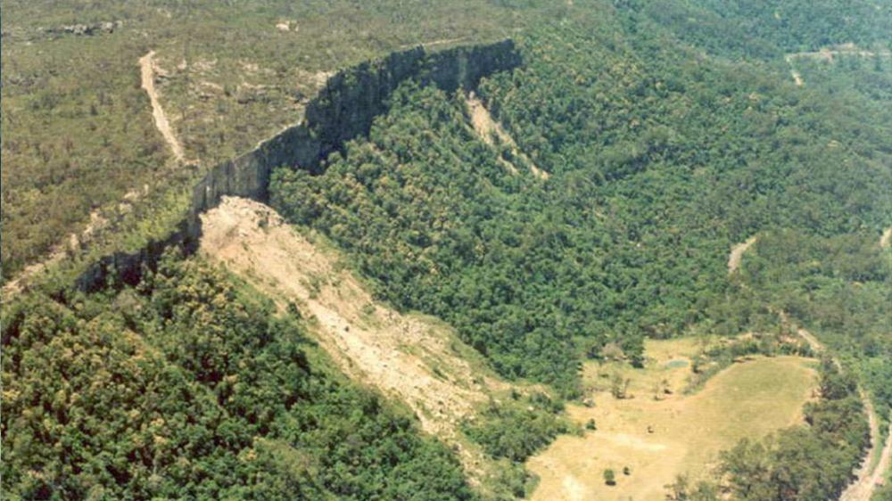 Hawkesbury Sandstone Escarpment rock fall above Dombarton siding area
