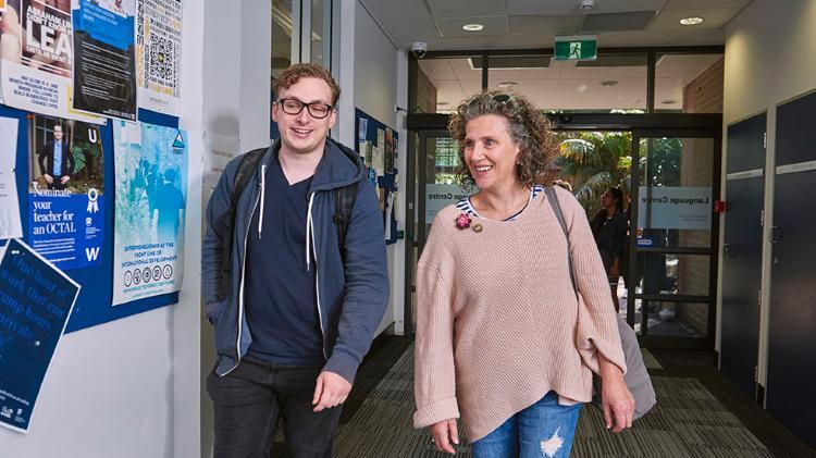 HSI two students walking