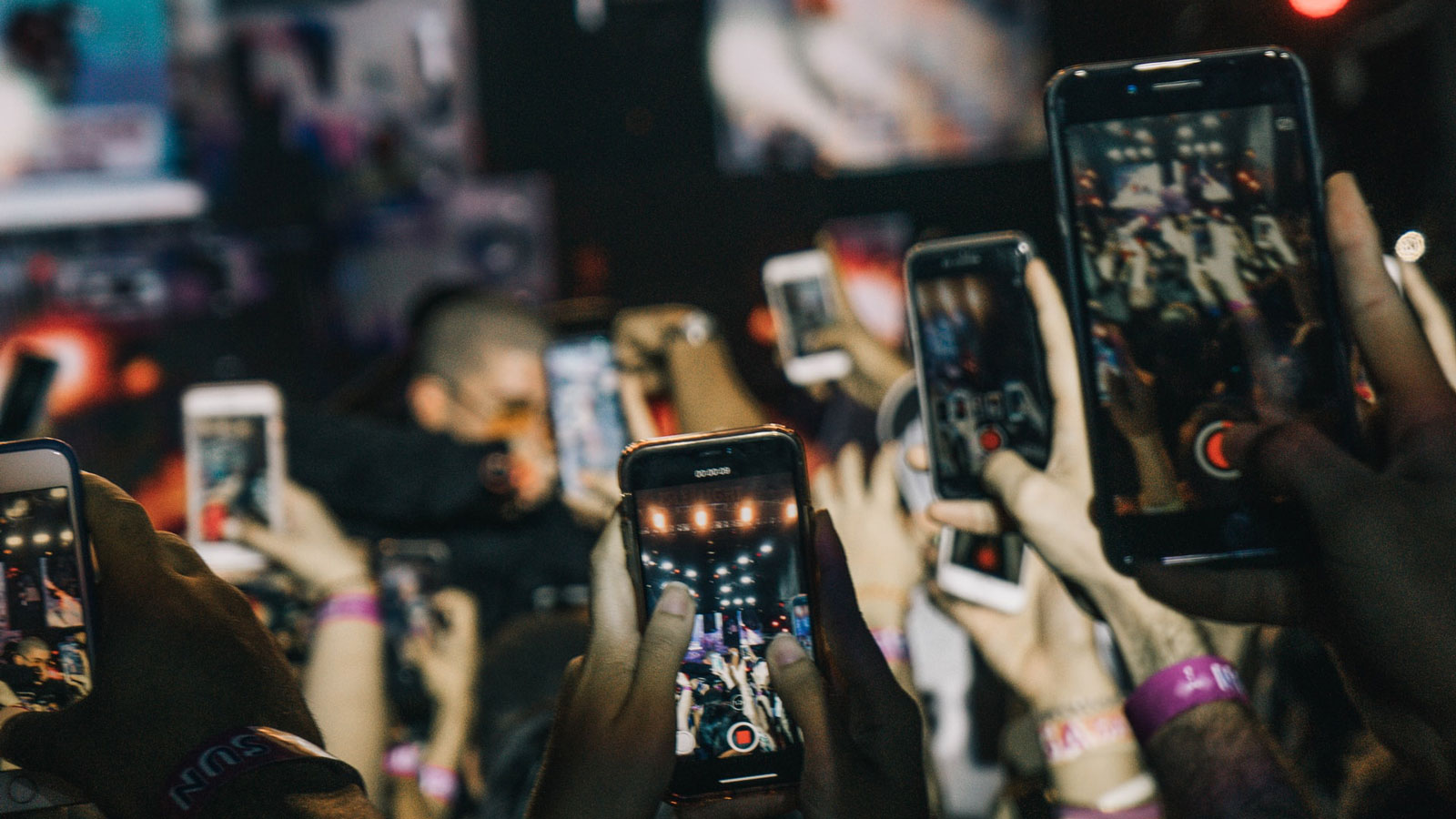 Crowd uses phones to record music performance
