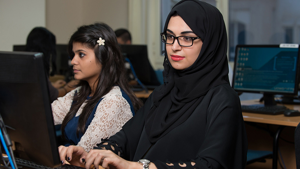 Ƶapp of Ƶapp in Dubai_female student