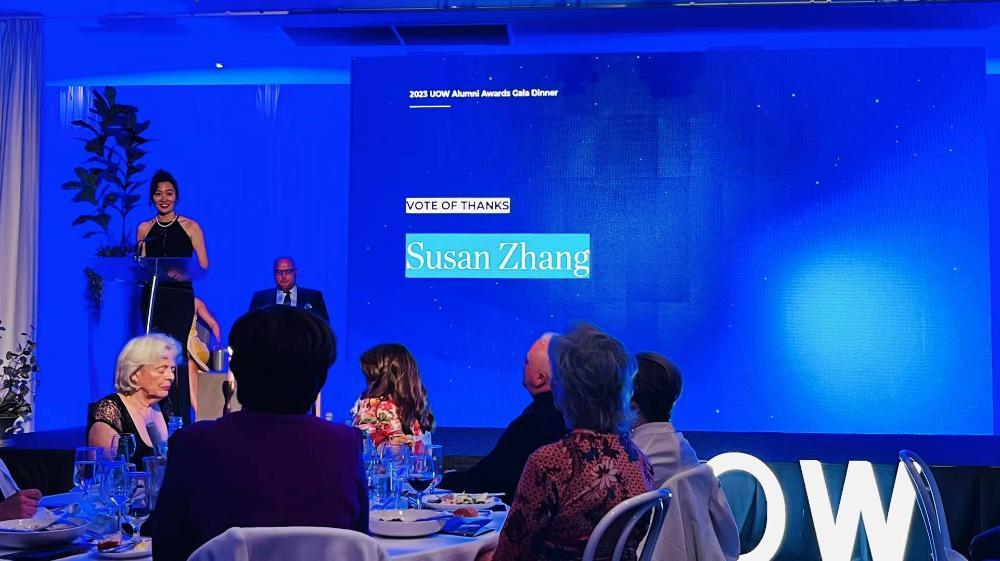 Susan Zhang delivers the Vote of Thanks during the 2023 UOW Alumni Awards Gala Dinner