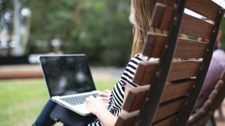 outdoor, student, online, laptop, jugglers lawn