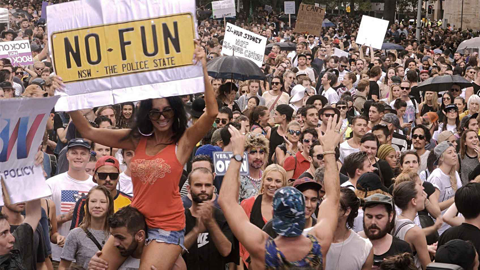 Crowd protesting against lockout laws