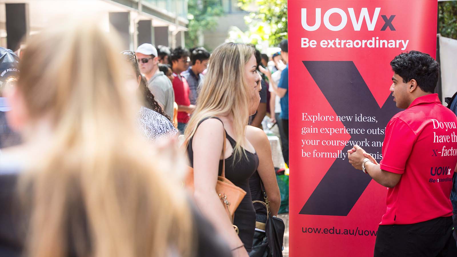 UOWx representative talking to student at O week