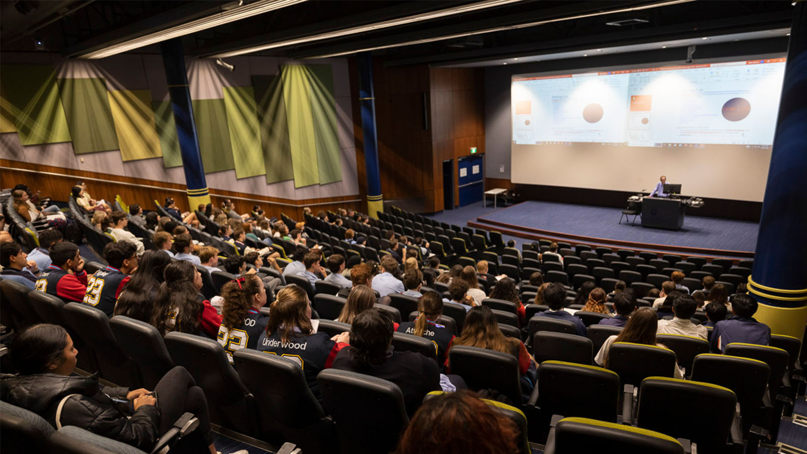 High school students at Discovery Days 2023