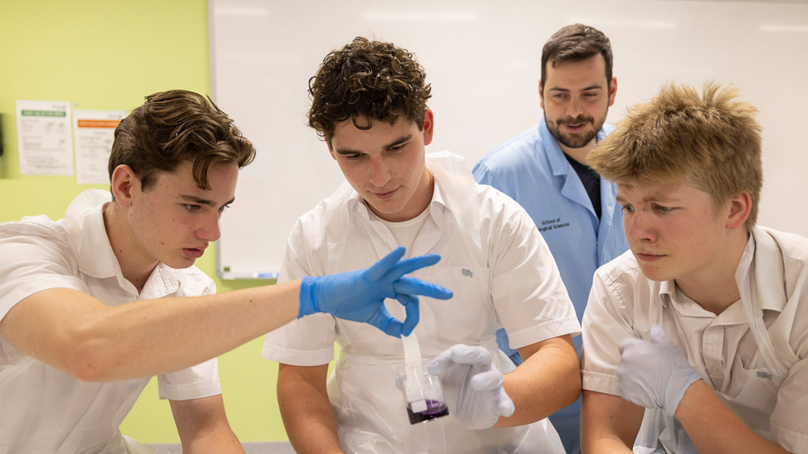 High school students at Discovery Days 2023
