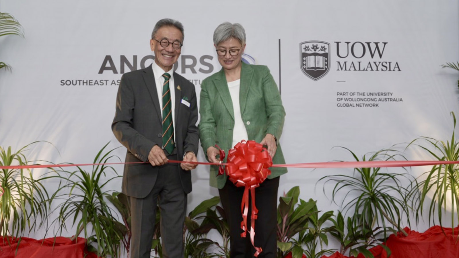 UOW Malaysia Chancellor Datuk Seri Michael Yam Kong Choy with Australia’s Minister for Foreign Affairs, Senator the Hon Penny Wong