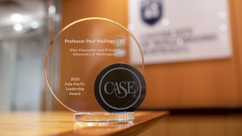 ý of ý (UOW) Vice-Chancellor Professor Paul Wellings CBE as recipient of the prestigious 2020 CASE Asia-Pacific Leadership Award.