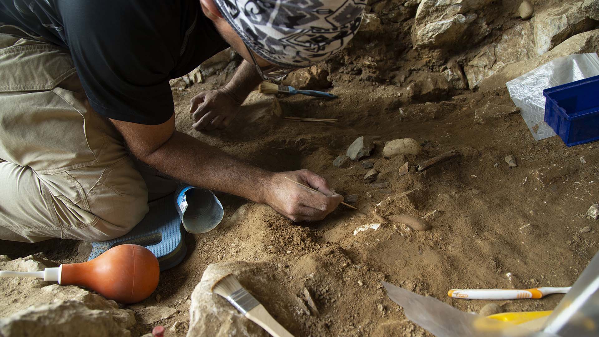 5.	Excavation of archaeological deposits in Chagyrskaya Cave. (Credit: IAET)