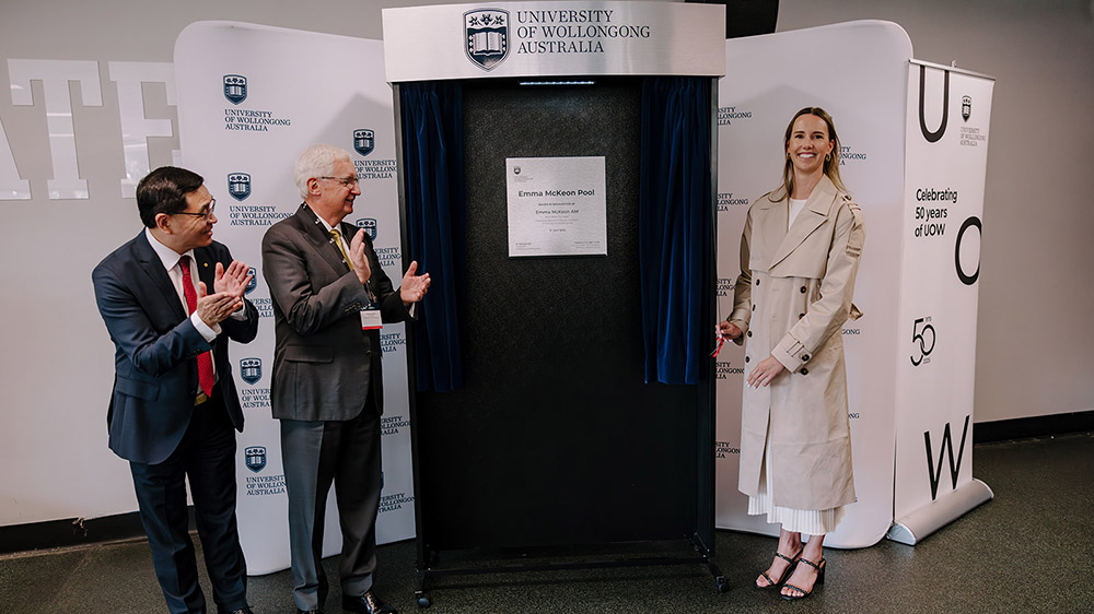 ýapp Vice-Chancellor Professor Max Lu, Chancellor Michael Still and Emma McKeon unveil a plaque commemorating the renaming of the UniActive pool.