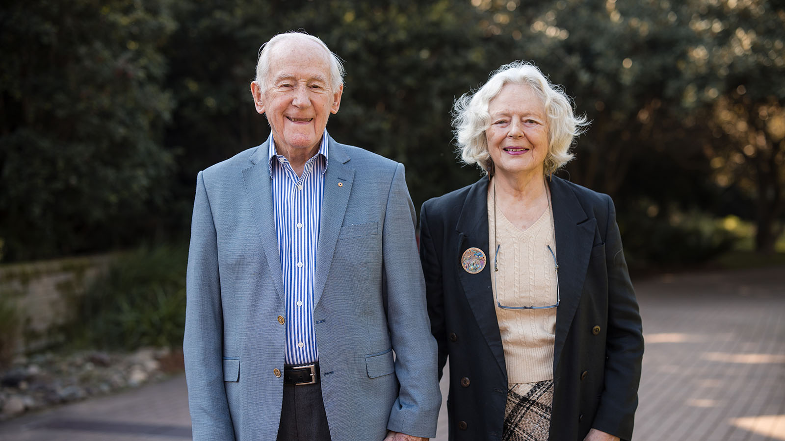 Former UOW Vice-Chancellor Professor McKinnon and UOW alumna Suzanne Walker.