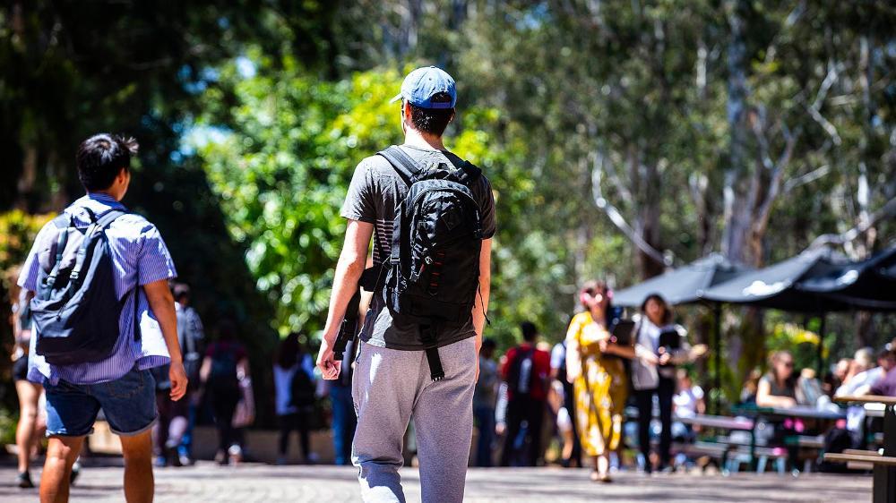 Students walking on UOW