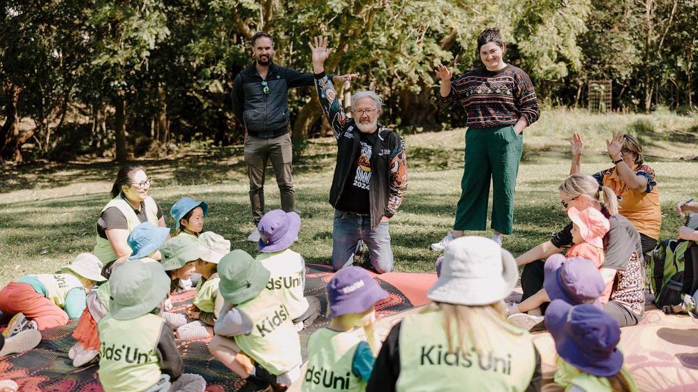 Children from Cullunghutti Early Learning Centre, Noogaleek Children’s Centre, Winnanggay Preschool and Kids Uni joinedUOW academics Dr Anthony McKnight, Peter Hewitt and Stephanie Beaupark on a guided walk on Country.