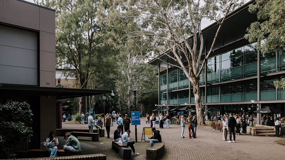 UOW students outside the Library and Panizzi