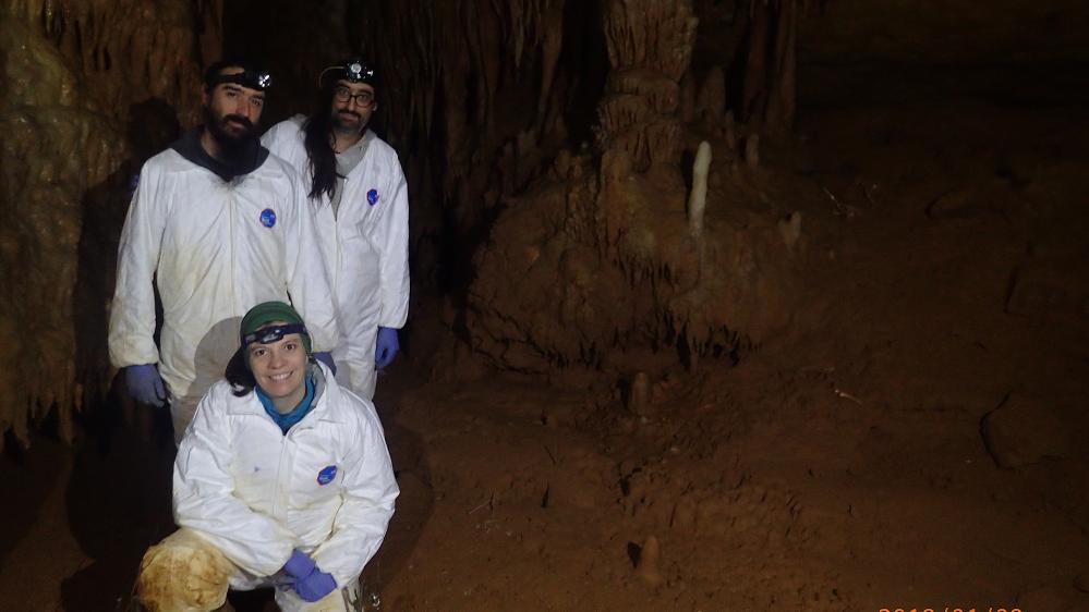 Members of the Cussac anthropologie team in front of Locus 3:  Sébastien Villotte, Sacha Kacki and Eline Schotsmans – Photo : N. Fourment, SRA-DRAC Nouvelle Aquitaine/PCR Cussac, French Ministry of Culture 