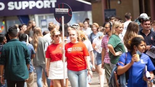 Volunteers at UOW orientation