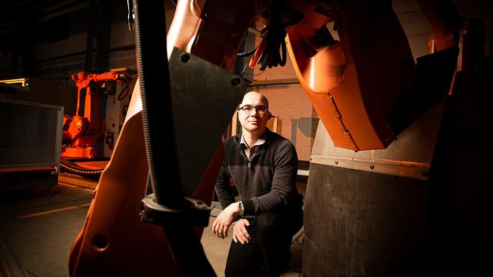Dr Phil Commins, Facility for Intelligent Fabrication (FIF) Faculty of Engineering and Information Sciences 