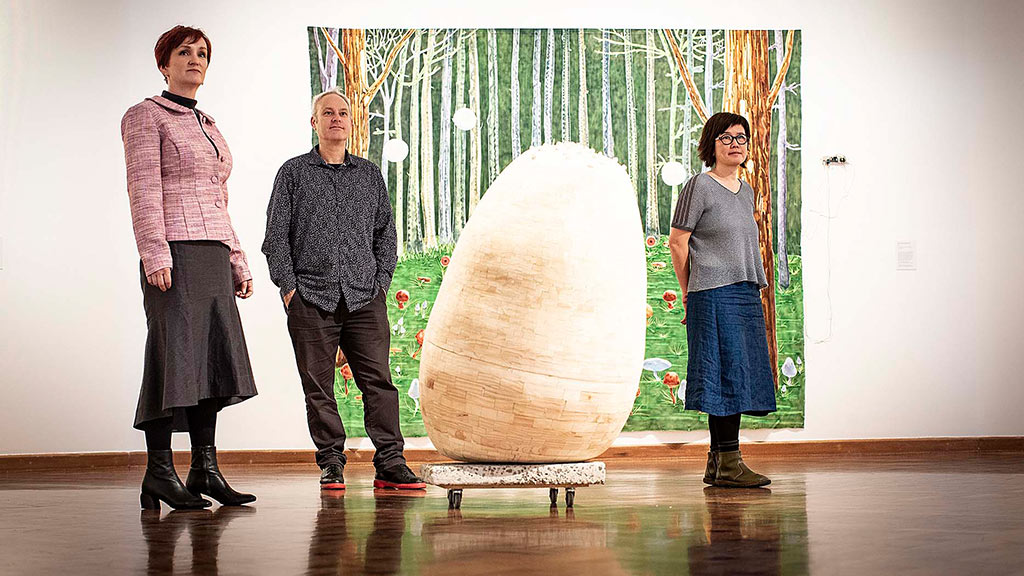 Dr Agnieszka Golda, Martin Johnson and Dr Jo Law at the Alchemical Worlds exhibition at Wollongong Art Gallery.