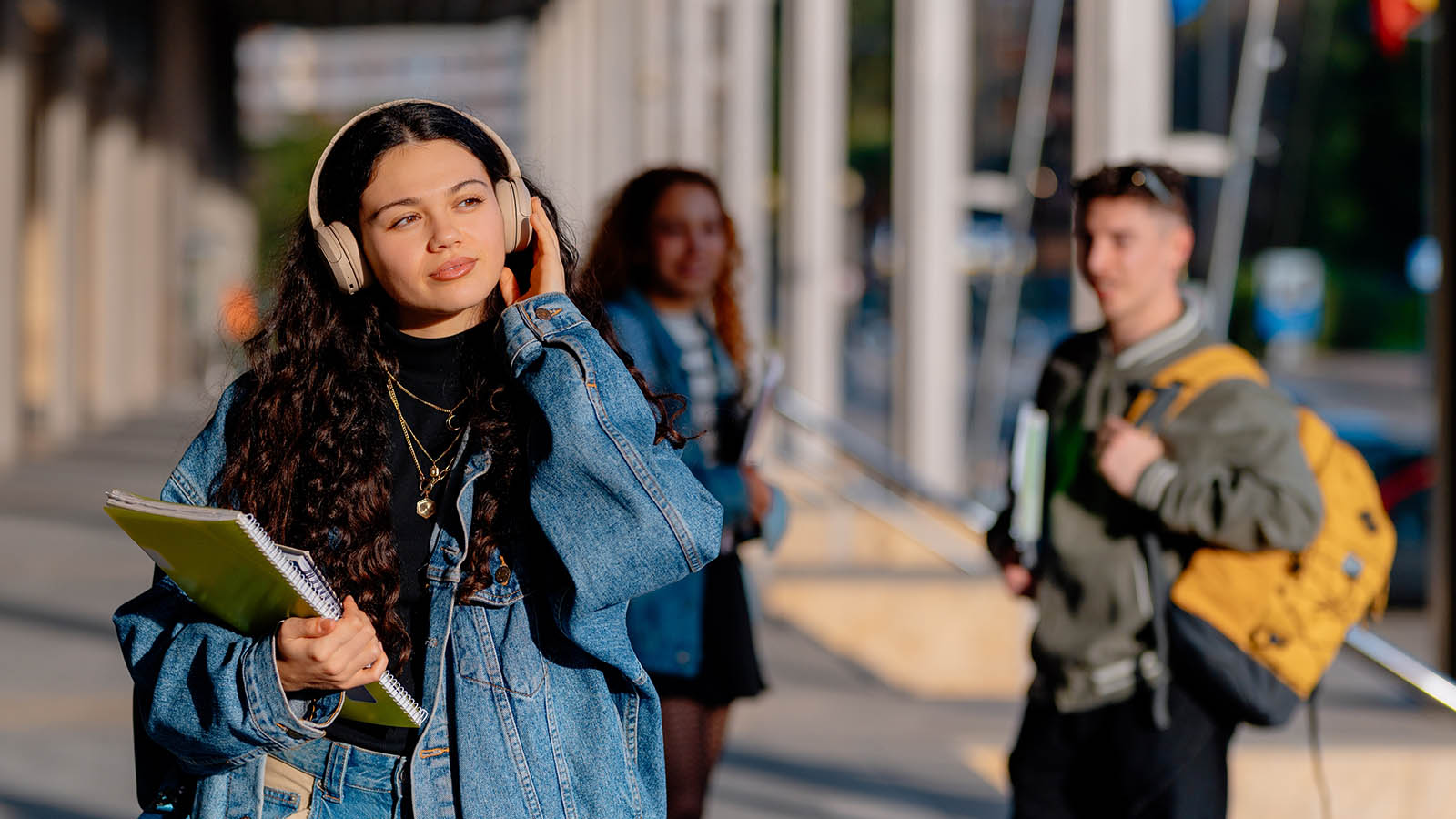 A female student listens to music on her headphones.