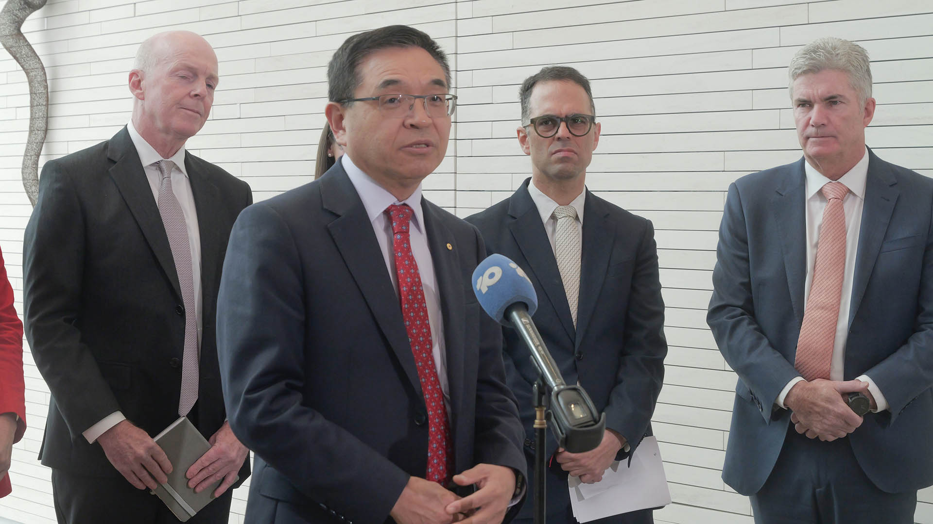 UOW Vice-Chancellor Professor Max Lu with NSW Treasurer Daniel Mookhey at the announcement of a NSW Innovation Investment Fund.